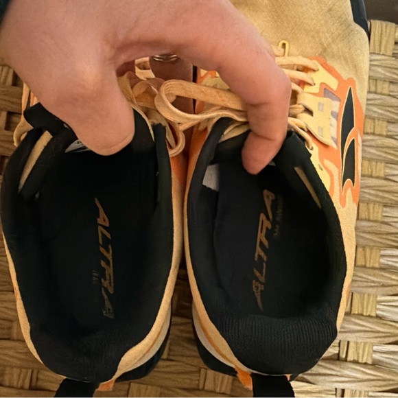 Altra Lone Peak 7 Women's Size 9 Trail Running Shoes Orange/Peach Color - Picture 11 of 13